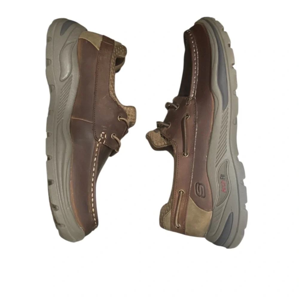 New authentic Skechers leather memory foam arch fit boat shoes men’s 11 display